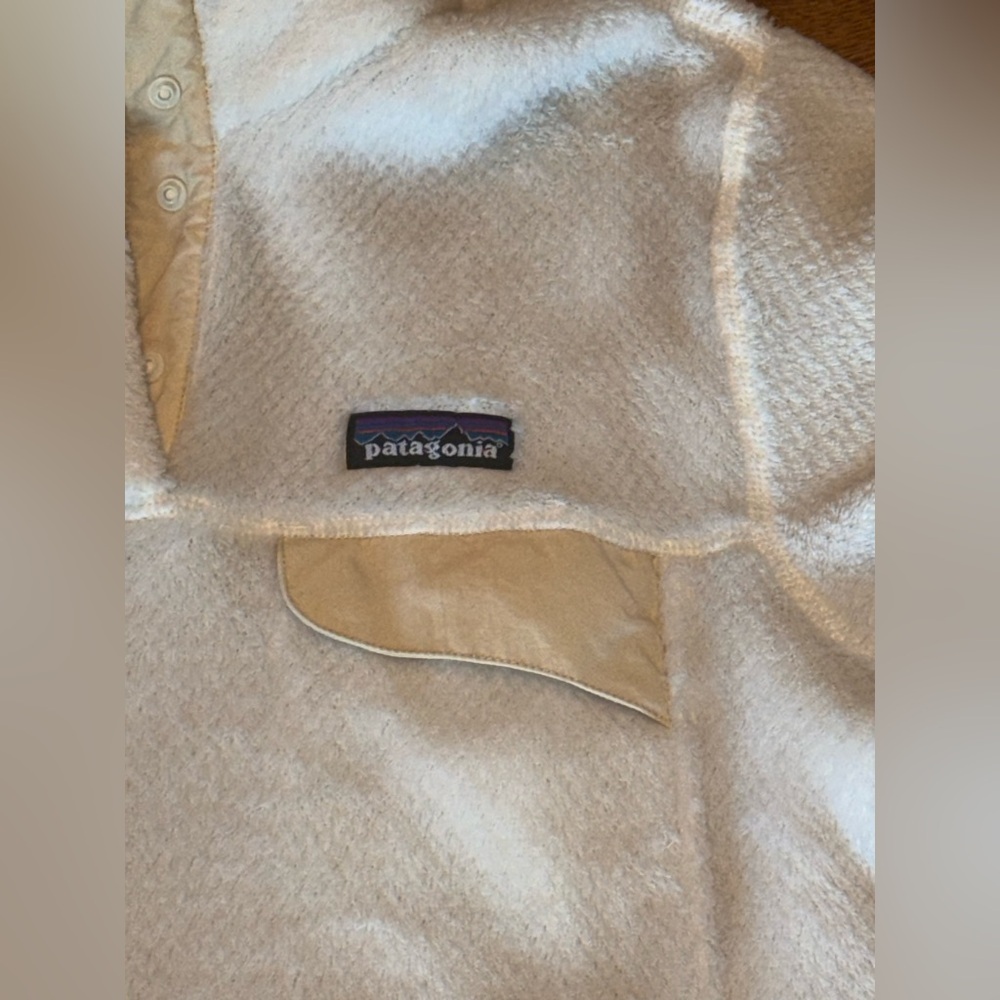 Patagonia. Re-Tool Snap-T® Pullover. Raw Linen - White X-Dye. Size Small. - Picture 4 of 7